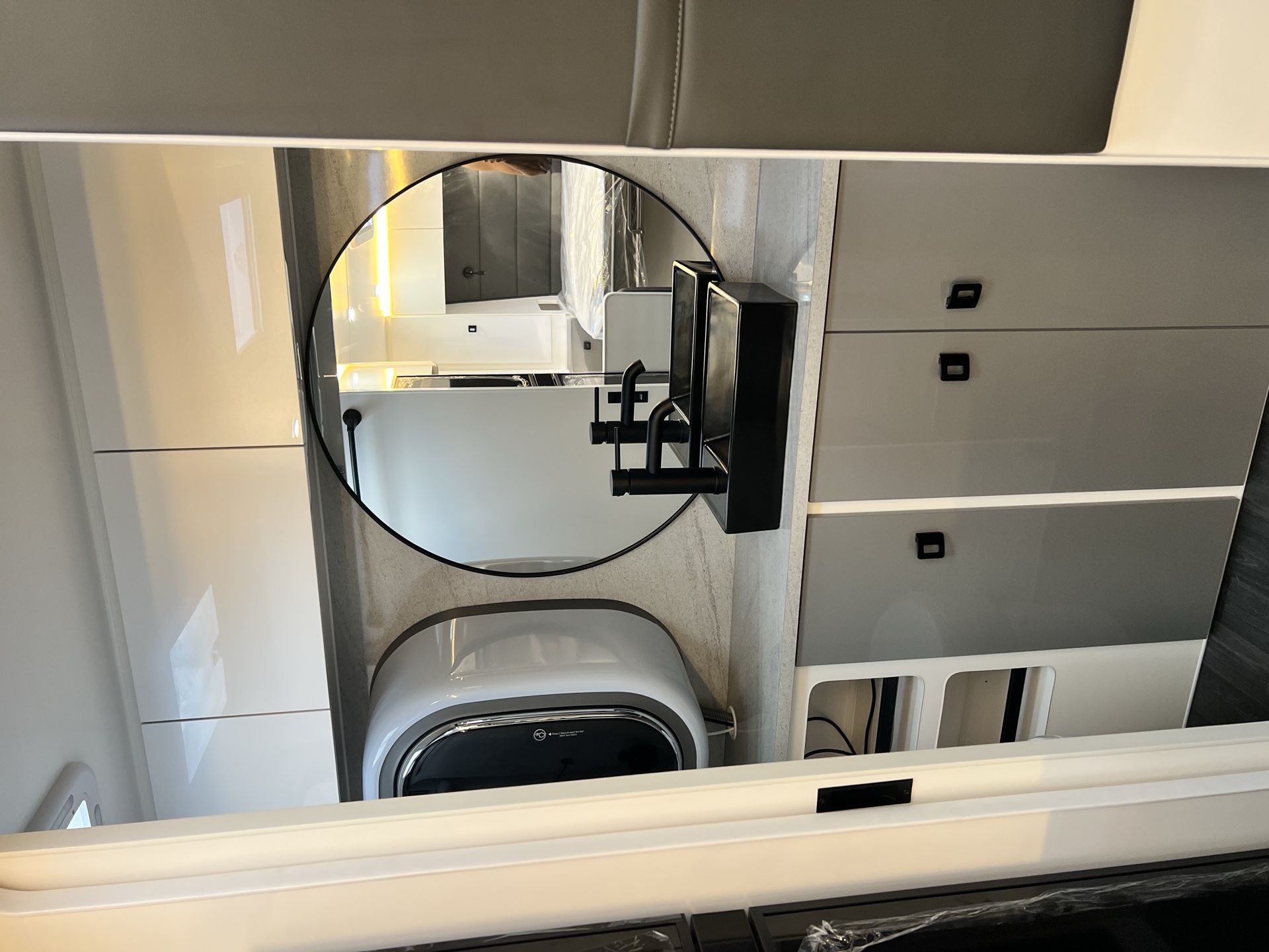 Atom Interior – Ensuite